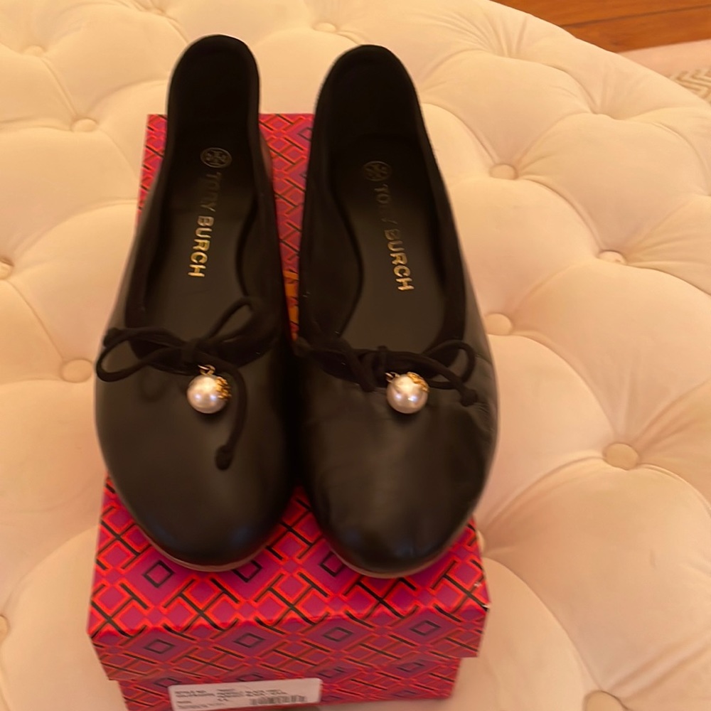 TORY BURCH BLACK LEATHER BALLET FLAT!